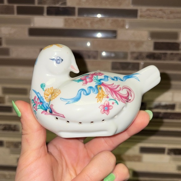 Elizabeth Arden Other - Elizabeth Arden Palais de Versailles Vintage Porcelain Sachet Bird Pomander
